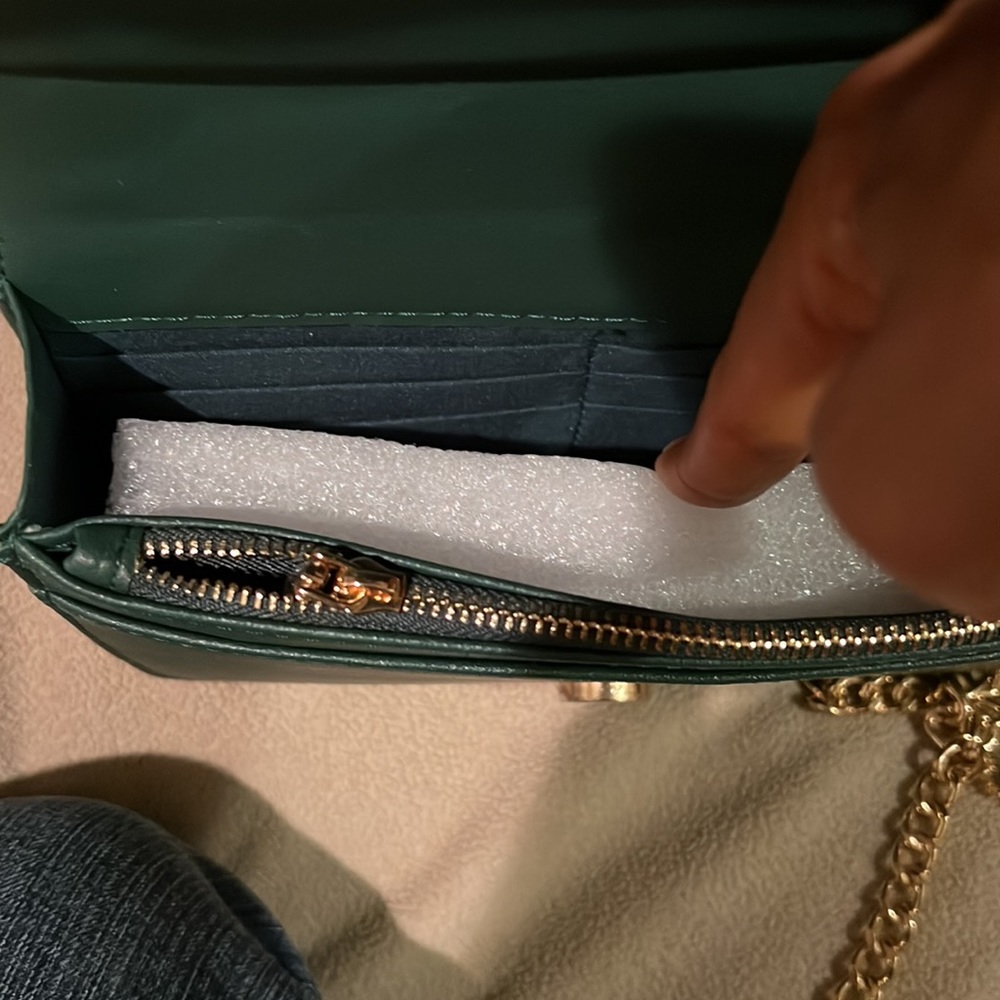 Sold elsewhere πGift ideaπBebe Abigail Logo Flap Top Green
Crossbody Bag - Picture 6 of 7